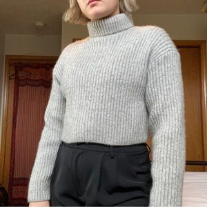 COPY - Cropped ribbed long sleeve turtle neck grey